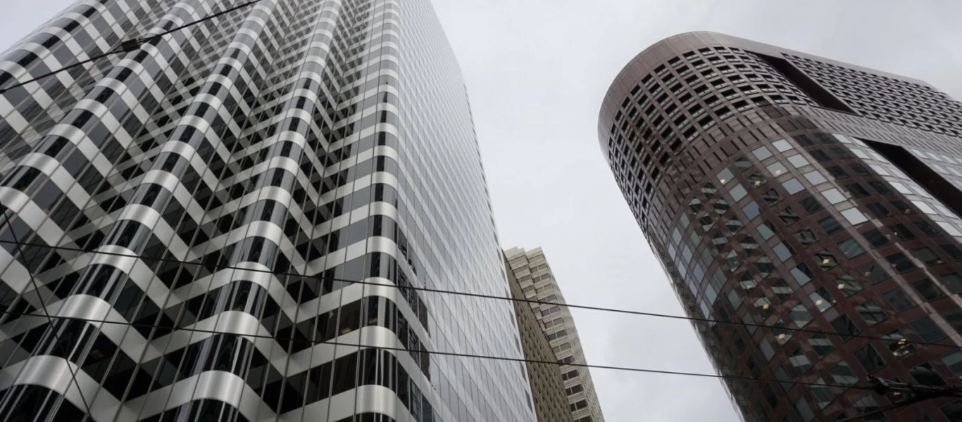 Φρικτό έγκλημα στη Νέα Υόρκη: Τον ανάγκασαν να πιει καυστικό υγρό και τον πέταξαν από το παράθυρο (βίντεο)